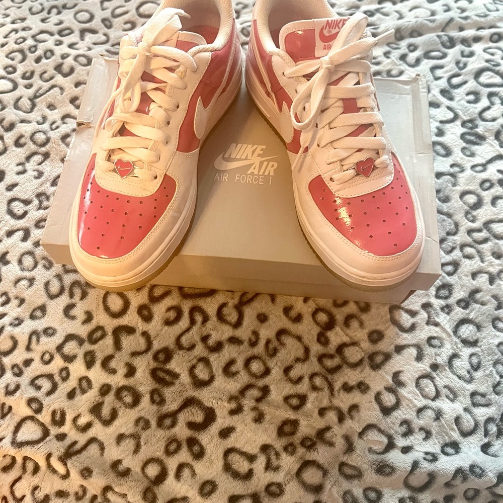 Nike Kids Sneakers in Pink and White - Picture 4 of 5